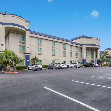 Clarion Inn & Suites Central Clearwater Beach Exterior foto