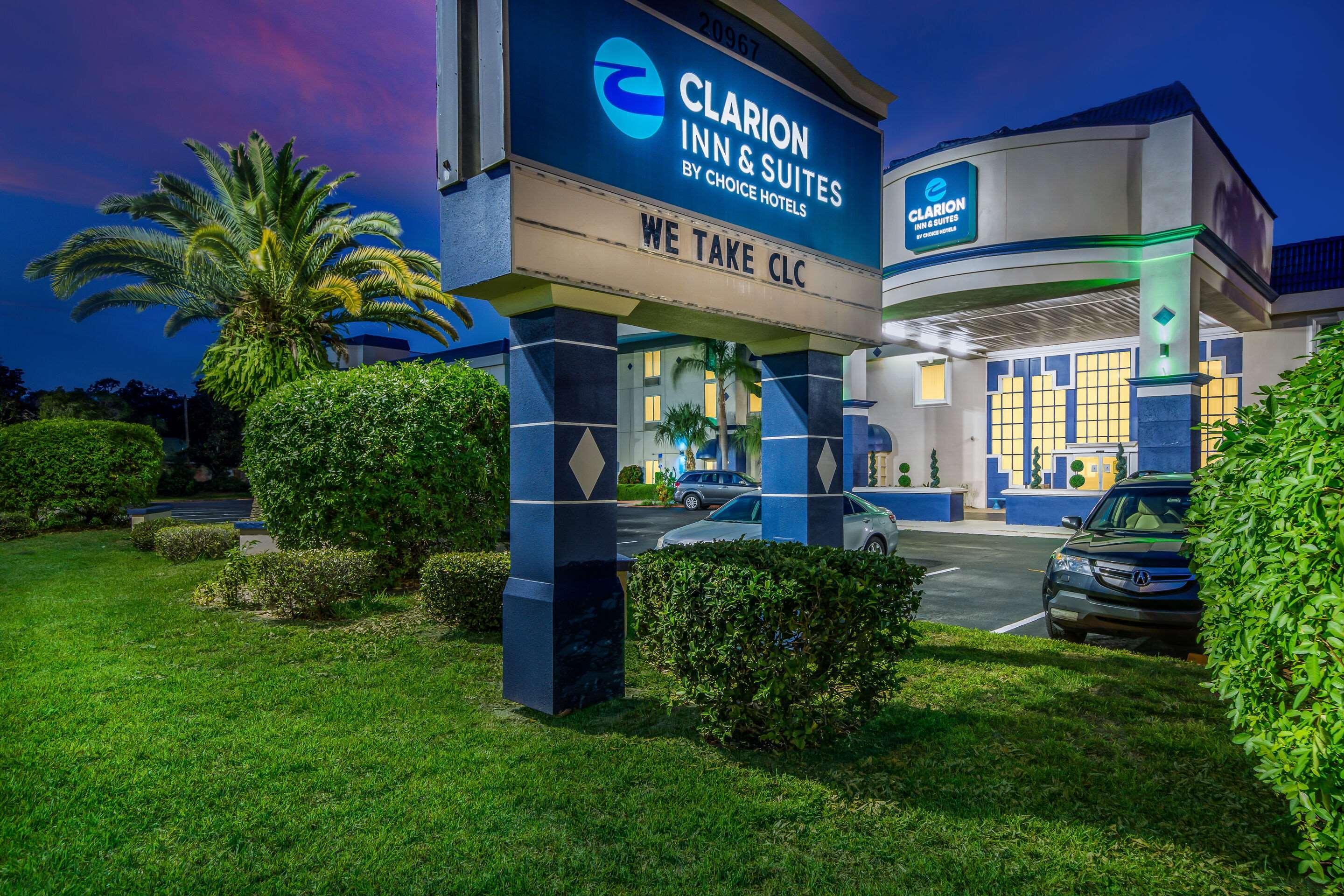 Clarion Inn & Suites Central Clearwater Beach Exterior foto